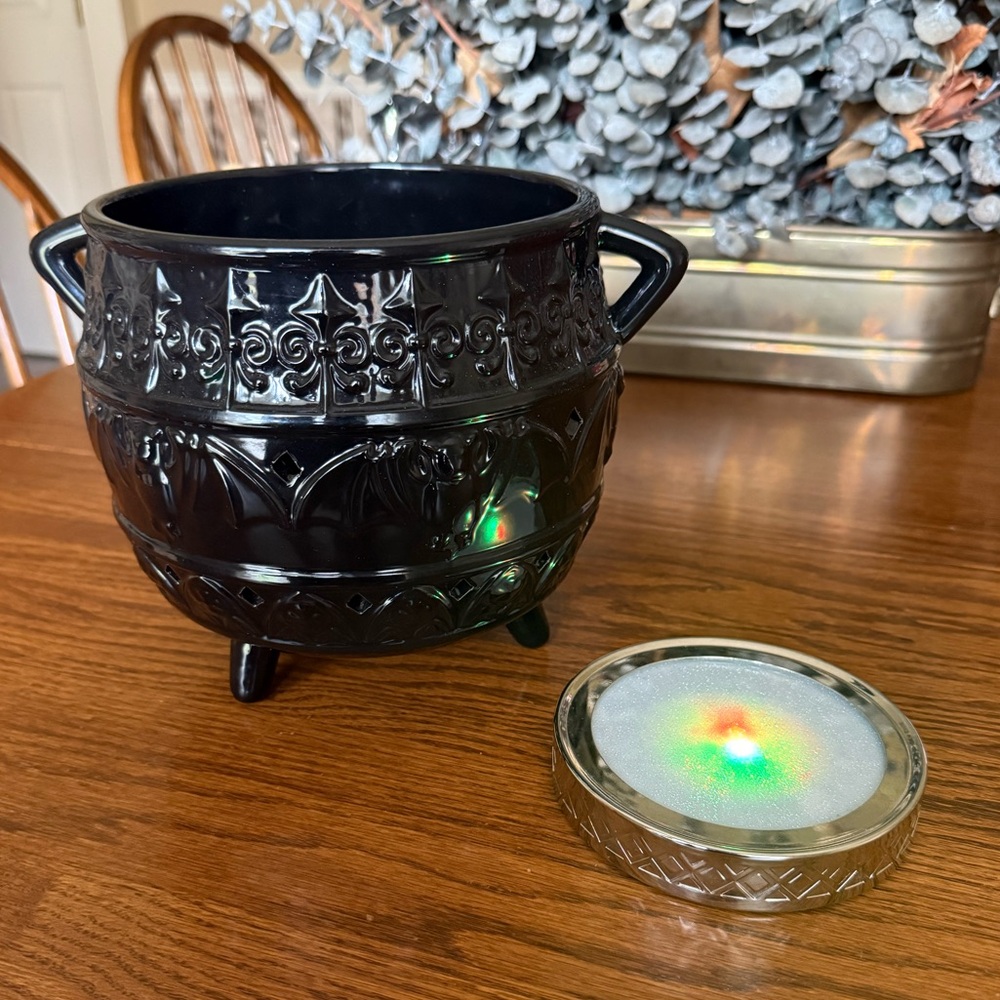 PartyLite Halloween Spellbound Cauldron Jar Holder Black and Color Changing Base